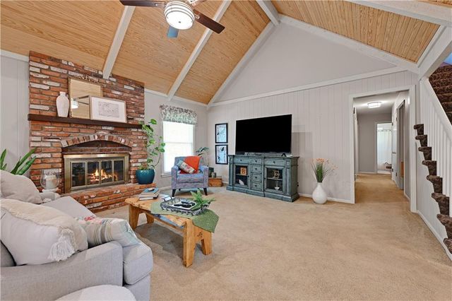 6932 Cottonwood Drive, Shawnee, KS 66216