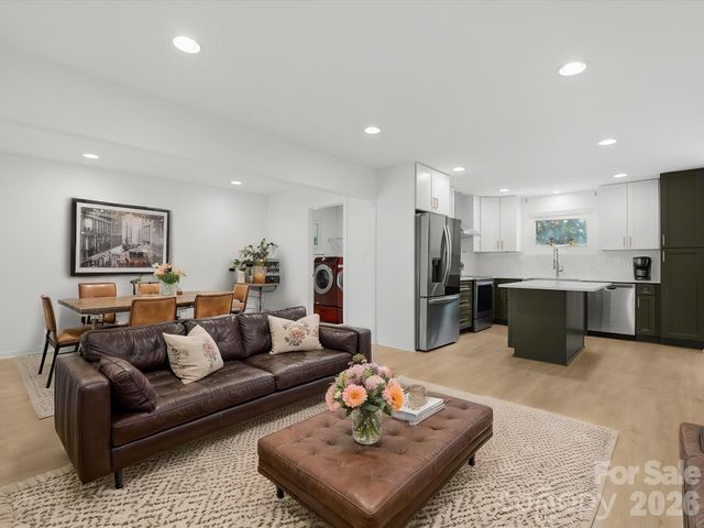 3633 Rosehaven Drive, Charlotte, NC 28205