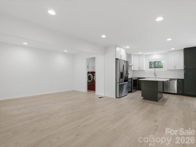3633 Rosehaven Drive, Charlotte, NC 28205