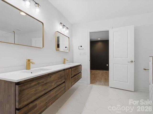 3633 Rosehaven Drive, Charlotte, NC 28205