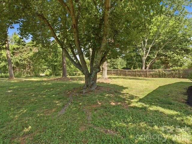 3633 Rosehaven Drive, Charlotte, NC 28205
