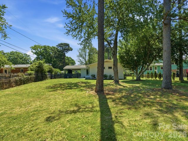 3633 Rosehaven Drive, Charlotte, NC 28205
