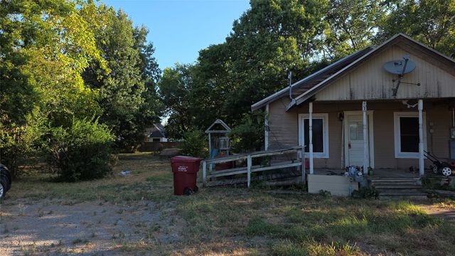 208 E Austin, Leonard, TX 75452