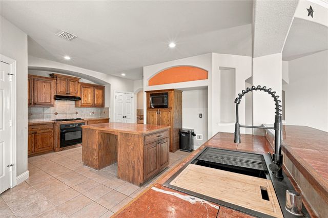 522 Basswood Trail, Garland, TX 75040