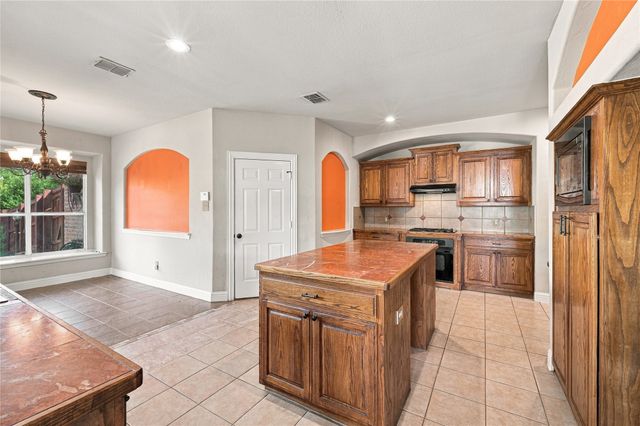 522 Basswood Trail, Garland, TX 75040