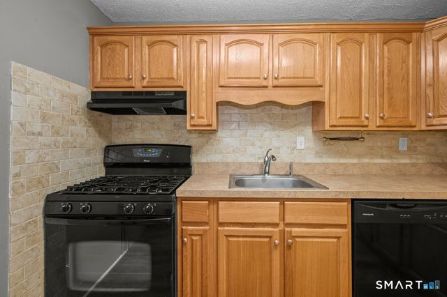 183 Williamstown Court 183, Newington, CT 06111