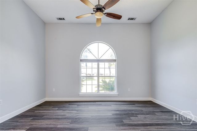 16 Glennmary Lane E, Richmond Hill, GA 31324