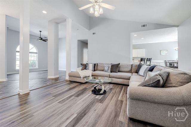 16 Glennmary Lane E, Richmond Hill, GA 31324