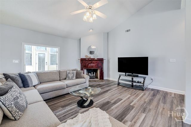 16 Glennmary Lane E, Richmond Hill, GA 31324