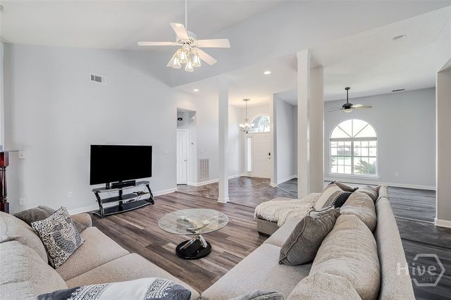 16 Glennmary Lane E, Richmond Hill, GA 31324