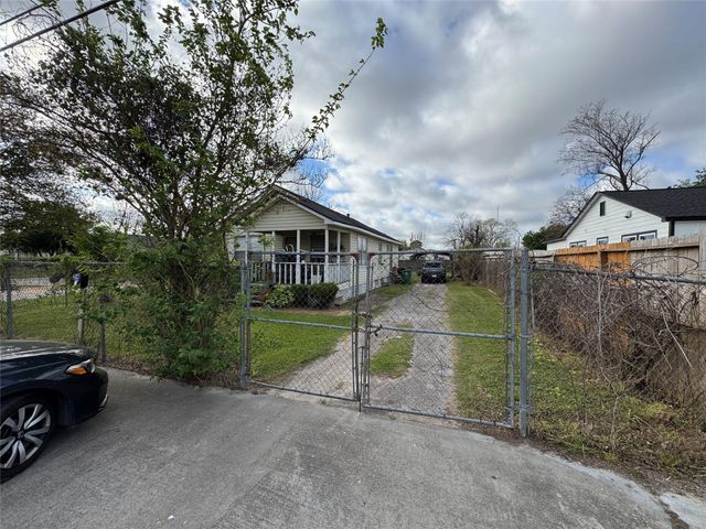 214 Palmyra Street, Houston, TX 77022