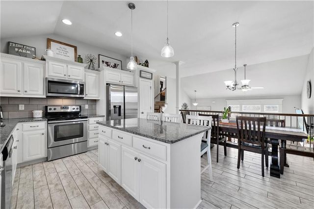 802 154th Circle, Basehor, KS 66007