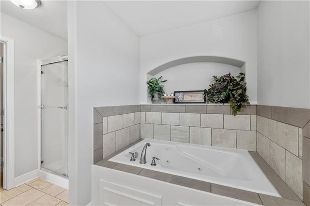 802 154th Circle, Basehor, KS 66007