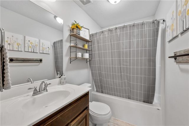 802 154th Circle, Basehor, KS 66007