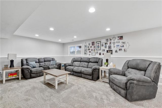 802 154th Circle, Basehor, KS 66007