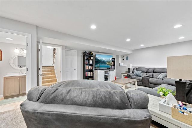 802 154th Circle, Basehor, KS 66007