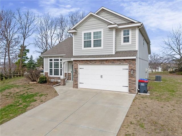 802 154th Circle, Basehor, KS 66007