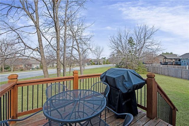 802 154th Circle, Basehor, KS 66007