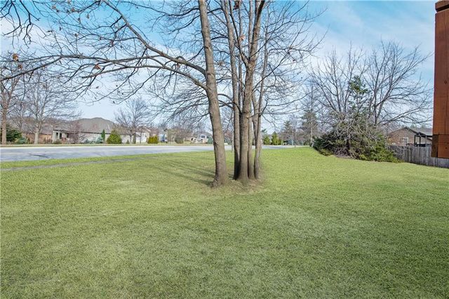 802 154th Circle, Basehor, KS 66007