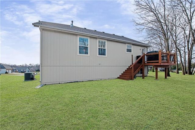 802 154th Circle, Basehor, KS 66007