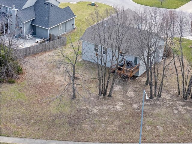 802 154th Circle, Basehor, KS 66007