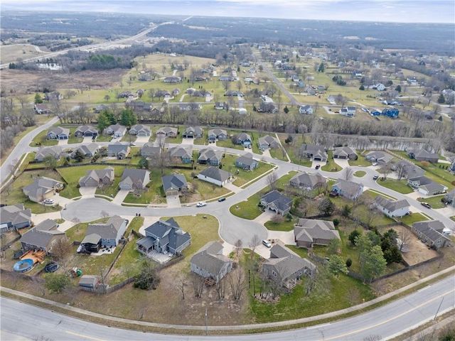 802 154th Circle, Basehor, KS 66007