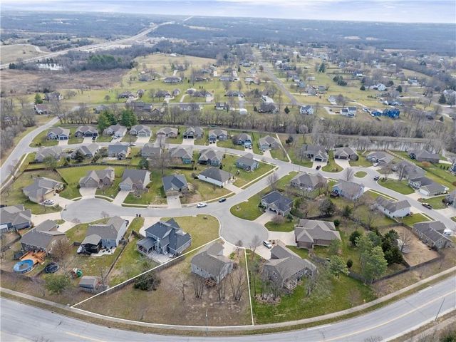 802 154th Circle, Basehor, KS 66007