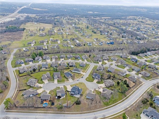 802 154th Circle, Basehor, KS 66007