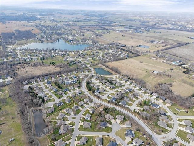 802 154th Circle, Basehor, KS 66007