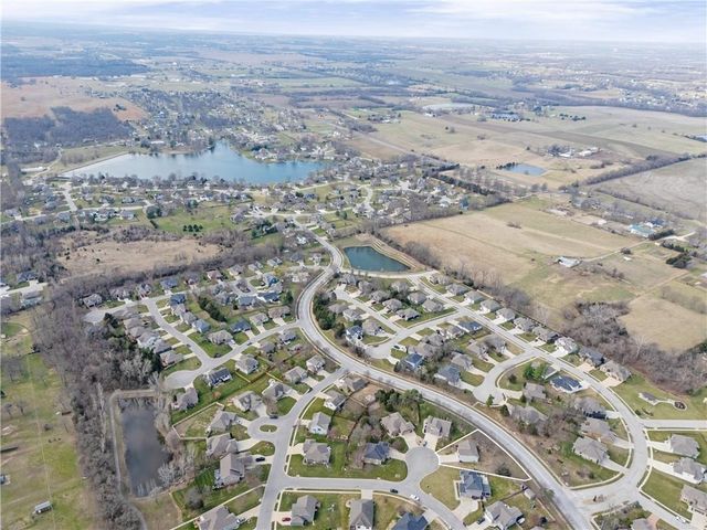 802 154th Circle, Basehor, KS 66007