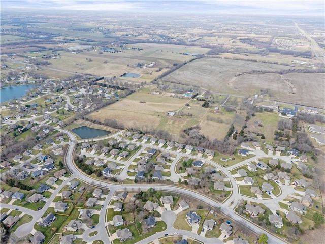 802 154th Circle, Basehor, KS 66007