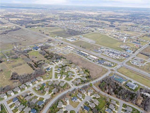 802 154th Circle, Basehor, KS 66007