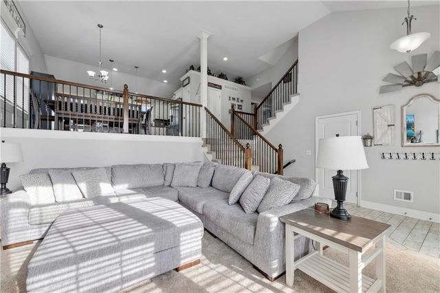 802 154th Circle, Basehor, KS 66007