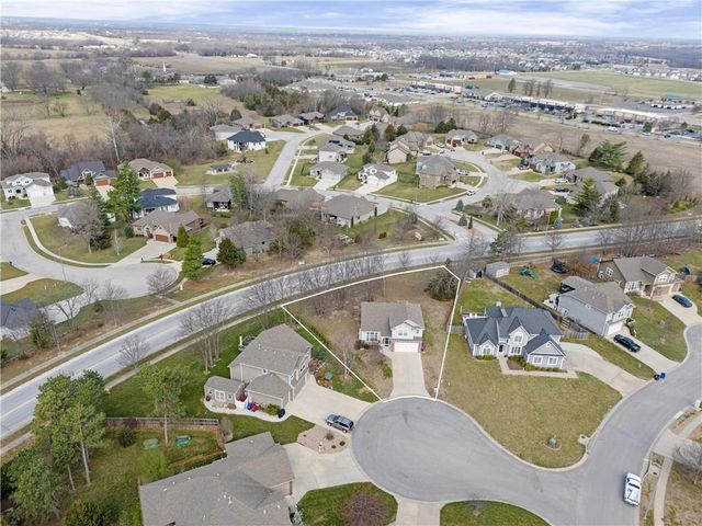 802 154th Circle, Basehor, KS 66007