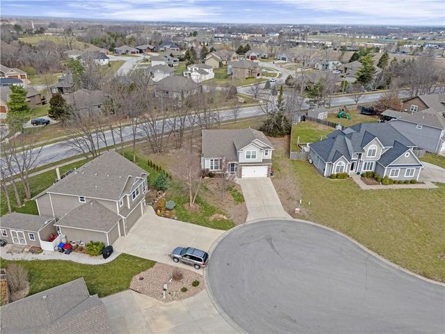 802 154th Circle, Basehor, KS 66007