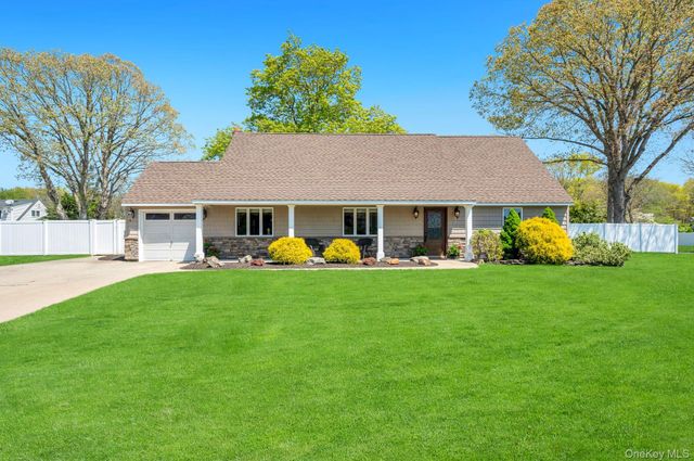 237 Oakland Avenue, Miller Place, NY 11764
