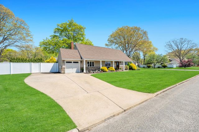 237 Oakland Avenue, Miller Place, NY 11764