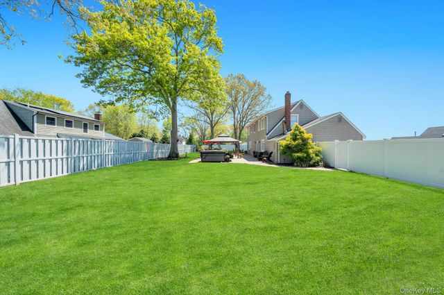 237 Oakland Avenue, Miller Place, NY 11764
