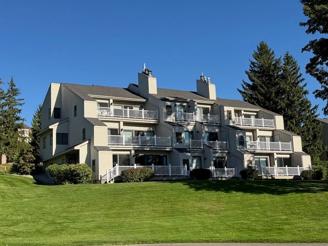 5148 Valleyway Drive, Williamsburg, MI 49690