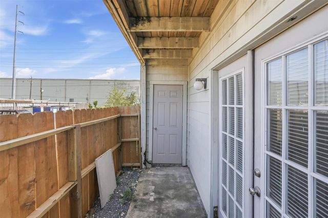 10501 South Drive 288, Houston, TX 77099