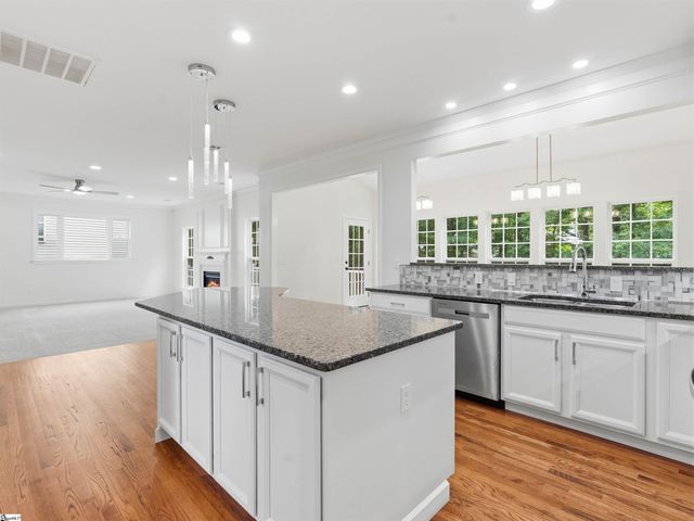 39 Waters Reach Lane, Simpsonville, SC 29681