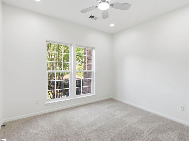 39 Waters Reach Lane, Simpsonville, SC 29681