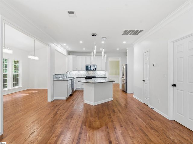 39 Waters Reach Lane, Simpsonville, SC 29681