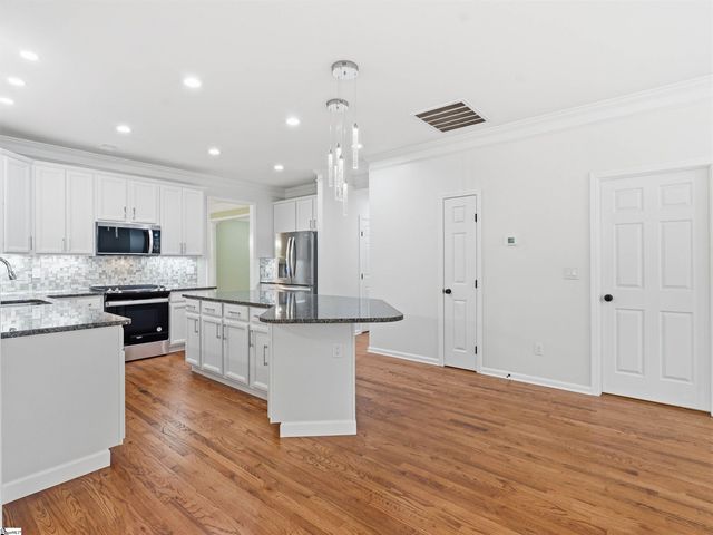 39 Waters Reach Lane, Simpsonville, SC 29681