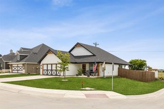 900 Tesslynn Avenue, Godley, TX 76044