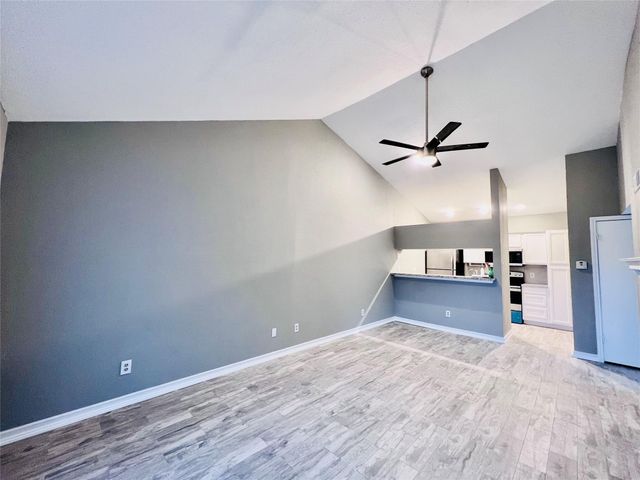 2121 El Paseo Street 2204, Houston, TX 77054