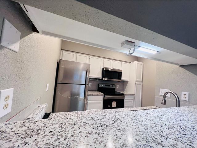 2121 El Paseo Street 2204, Houston, TX 77054