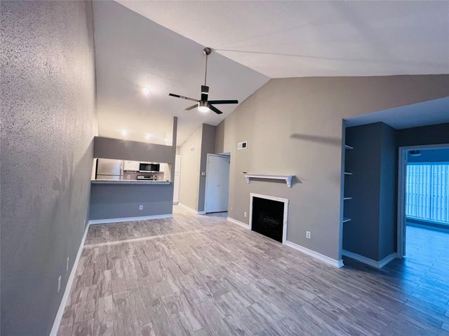 2121 El Paseo Street 2204, Houston, TX 77054