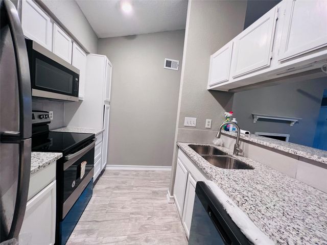 2121 El Paseo Street 2204, Houston, TX 77054