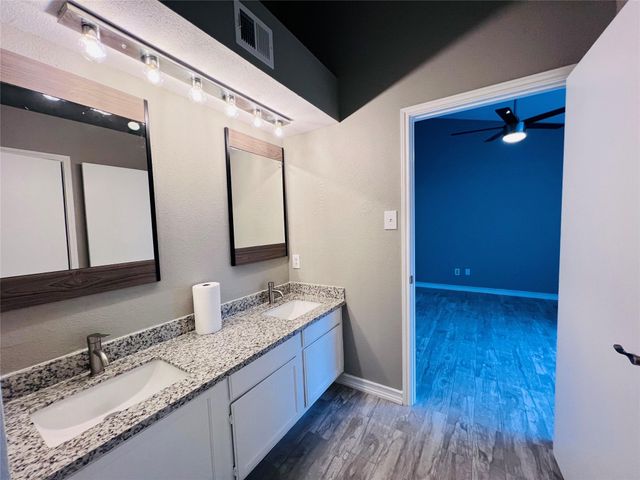 2121 El Paseo Street 2204, Houston, TX 77054